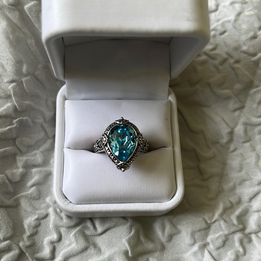 Sterling silver Swarovski Crystal ring. Blue/turquoise